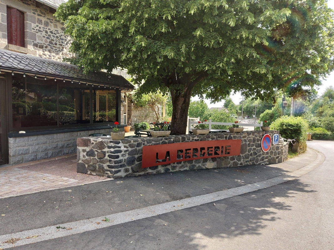 Le restaurant - Hotel - La Bergerie - Vezels Roussy - restaurant a faire VEZELS-ROUSSY