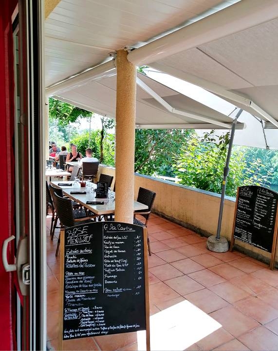 Le restaurant - Hotel - La Bergerie - Vezels Roussy - Restaurant La Combe