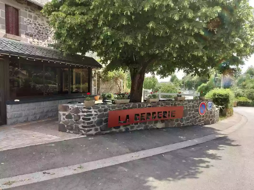 Le restaurant - Hotel - La Bergerie - Vezels Roussy - Restaurant La Combe