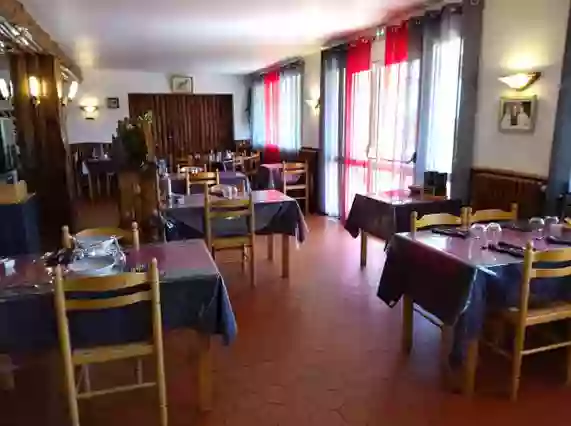 Le restaurant - Hotel - La Bergerie - Vezels Roussy - Restaurant La Combe